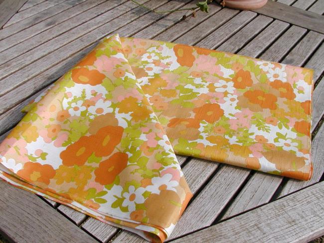 Merveilleux coupon fleurs 'hippie' tons orange et vert tendre 1970