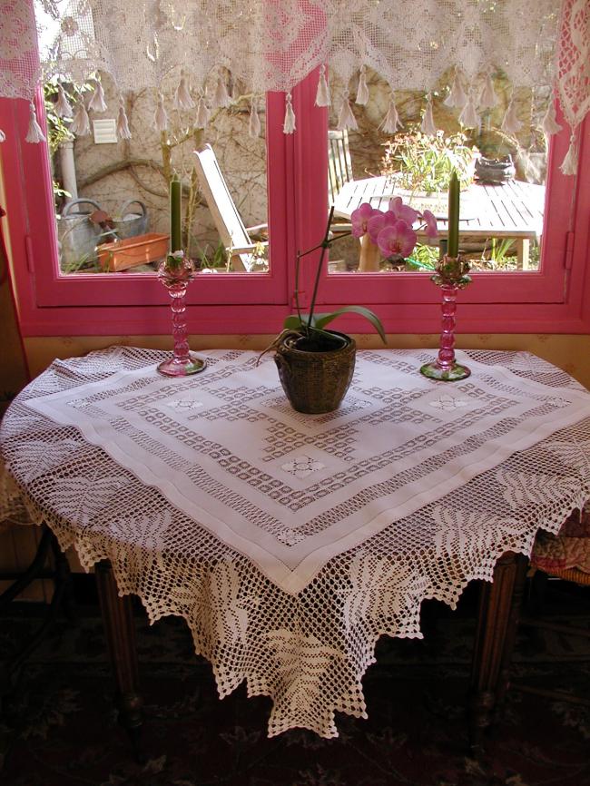 Stunnin tablecloth with Cilaos and Teneriffe drawn thread, crochet lace