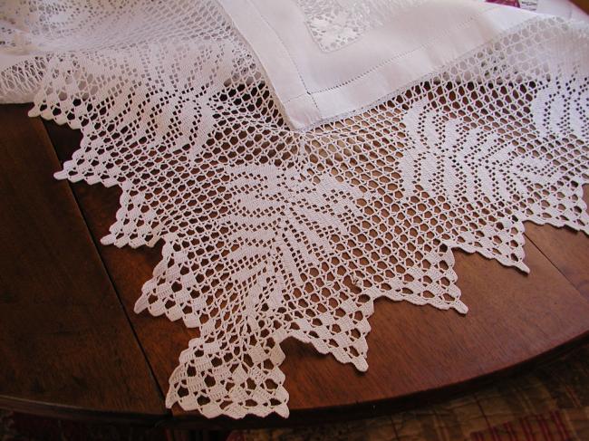 Stunnin tablecloth with Cilaos and Teneriffe drawn thread, crochet lace