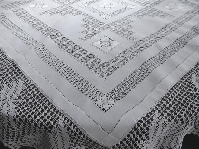 Stunnin tablecloth with Cilaos and Teneriffe drawn thread, crochet lace