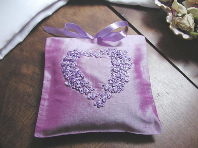 Very chic  roses scent sachet in silk with hand-embroidered ribbon heart