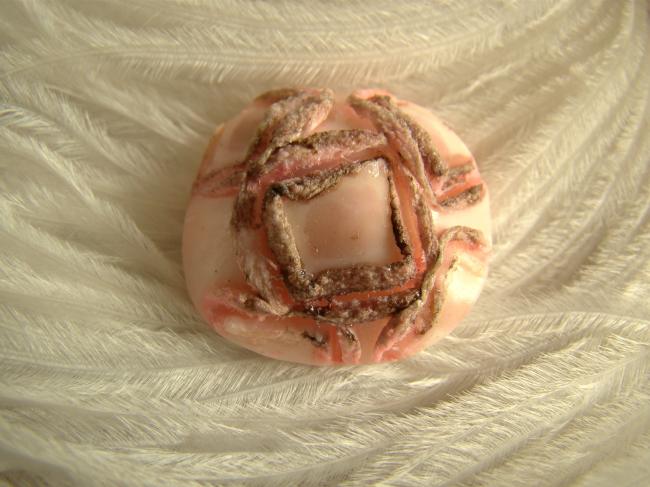 Lovely button in cup shape in peach and brown color