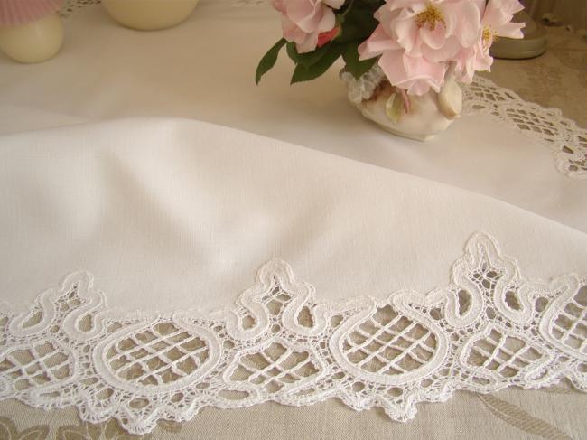 Romantique surnappe en pur fil avec riche bordure en dentelle Renaissance