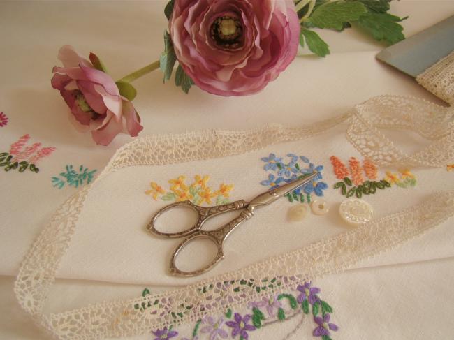 Charming little lace with minutes picots, ecru color , width 16mm