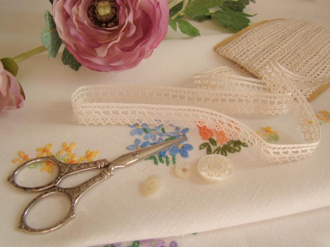 lovely little lace with tiny picots, ecru color , width 14mm