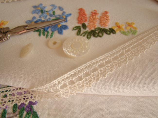 lovely little lace with tiny picots, ecru color , width 14mm