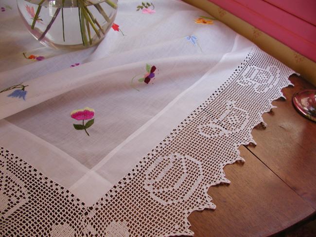 Original tablecloth in veil of cotton with hand-embroidered sowing of flowers