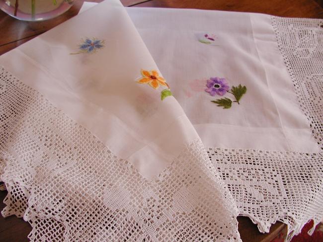 Original tablecloth in veil of cotton with hand-embroidered sowing of flowers