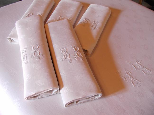 Lovely tablecloth in damask with hand-embroidered monogram BR + 5 serviettes