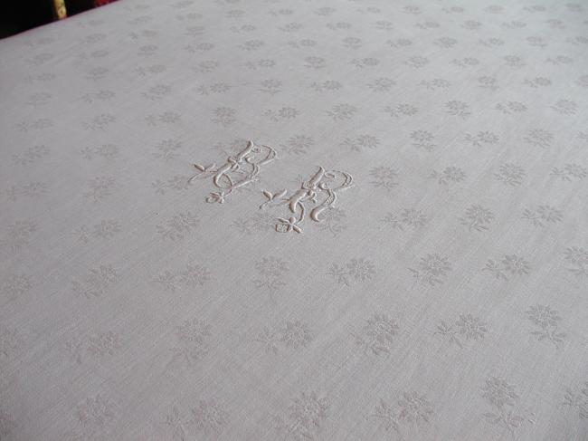 Lovely tablecloth in damask with hand-embroidered monogram BR + 5 serviettes