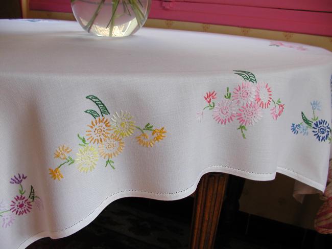 So sweet tablcloth with hand-embroidered vases of flowers