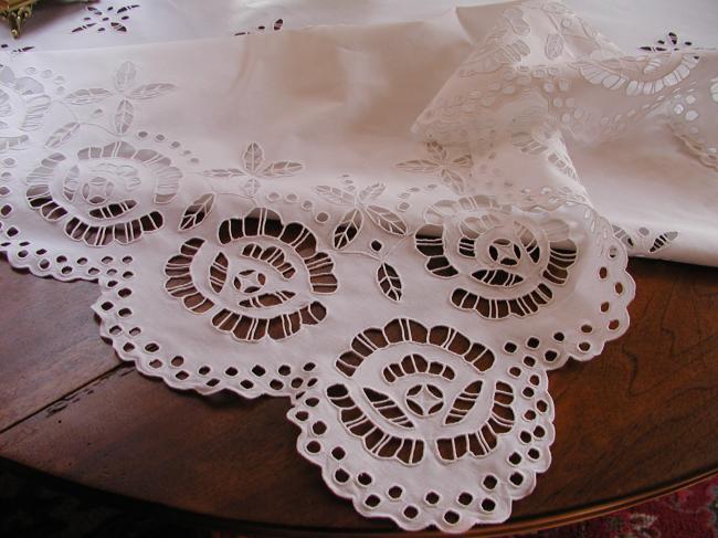 Lovely tablecloth with Richelieu openwork and scalopped edge