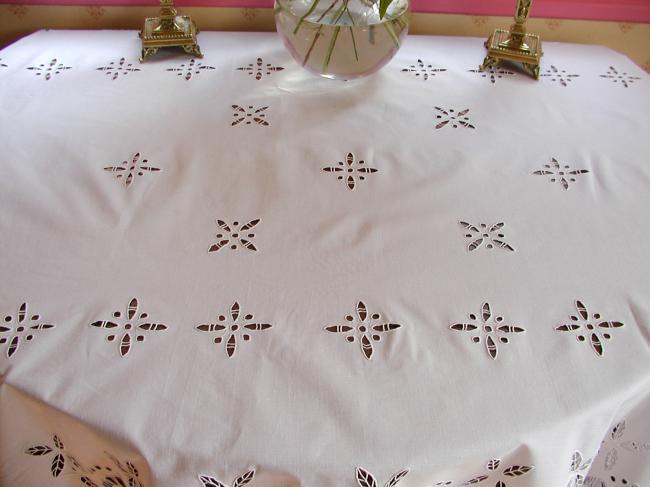 Lovely tablecloth with Richelieu openwork and scalopped edge