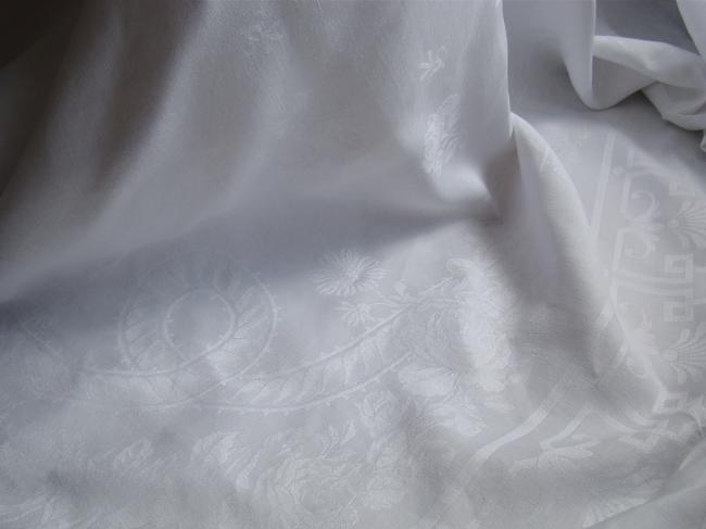 Wonderful tablecloth with its 12 matching serviettes in damask of roses, mono GM