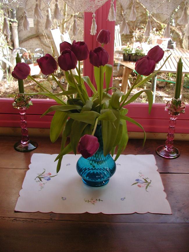 Charming tray cloth with embroidered tulips