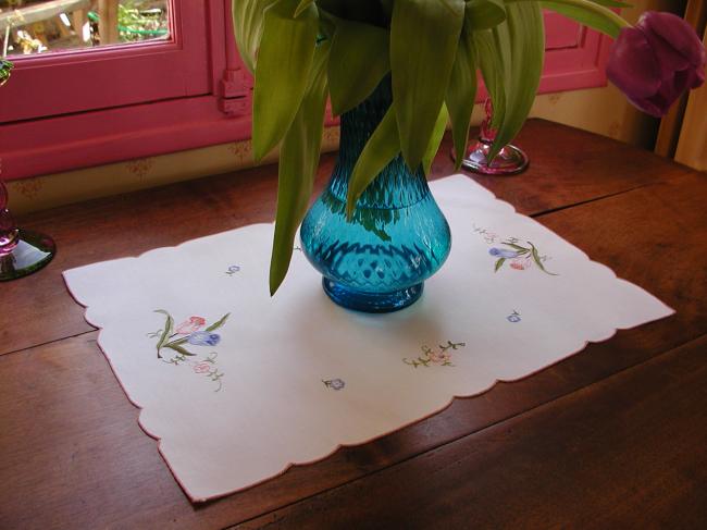 Charming tray cloth with embroidered tulips