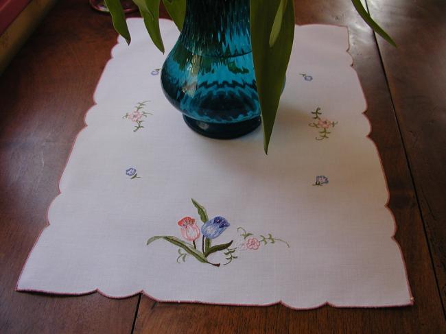 Charming tray cloth with embroidered tulips