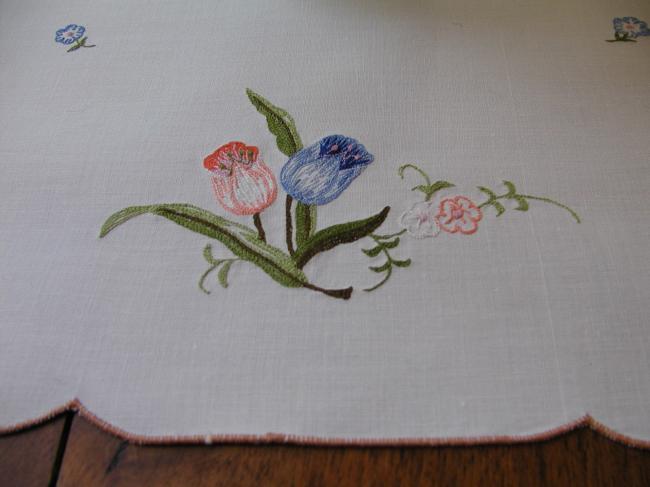 Charming tray cloth with embroidered tulips