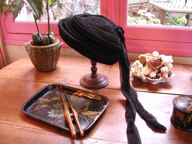 Charming woman turban hat in crepe of black silk 1920