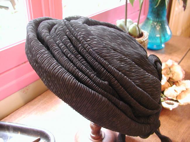 Charming woman turban hat in crepe of black silk 1920