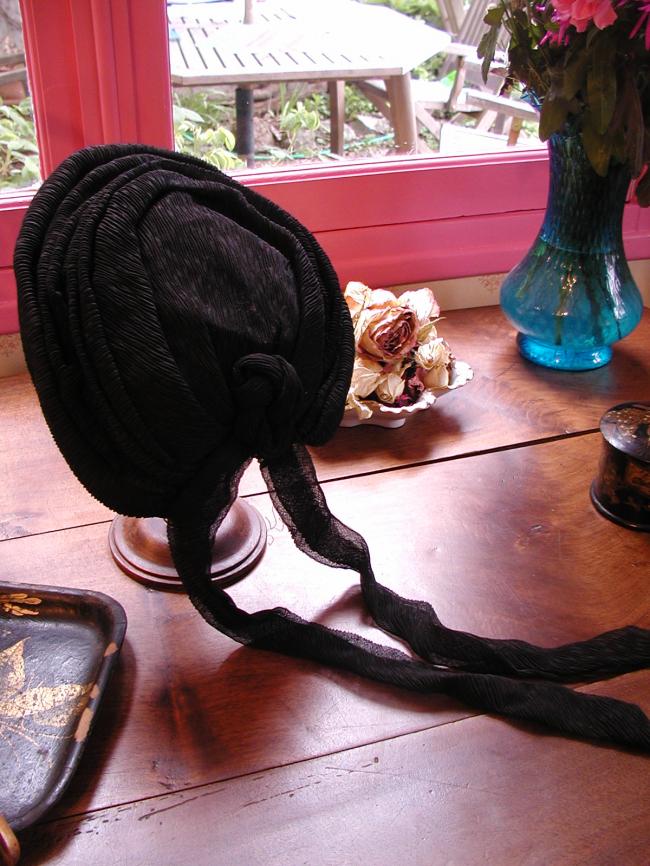 Charming woman turban hat in crepe of black silk 1920