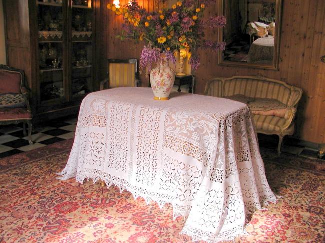 Wonderful oval banquet tablecloth with Reticella, filet lace and Richelieu works