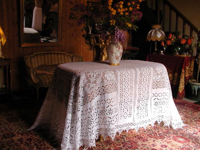 Wonderful oval banquet tablecloth with Reticella, filet lace and Richelieu works