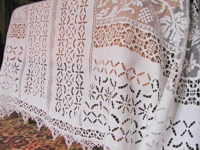 Wonderful oval banquet tablecloth with Reticella, filet lace and Richelieu works