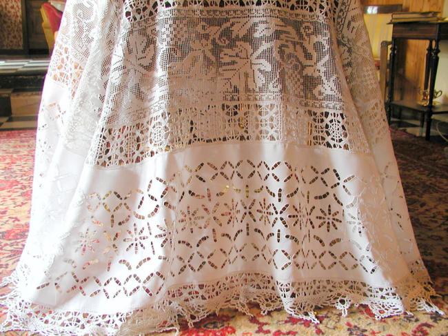 Wonderful oval banquet tablecloth with Reticella, filet lace and Richelieu works