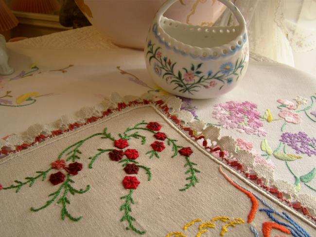 Superb linen table centre with lavish peacock 1920-30