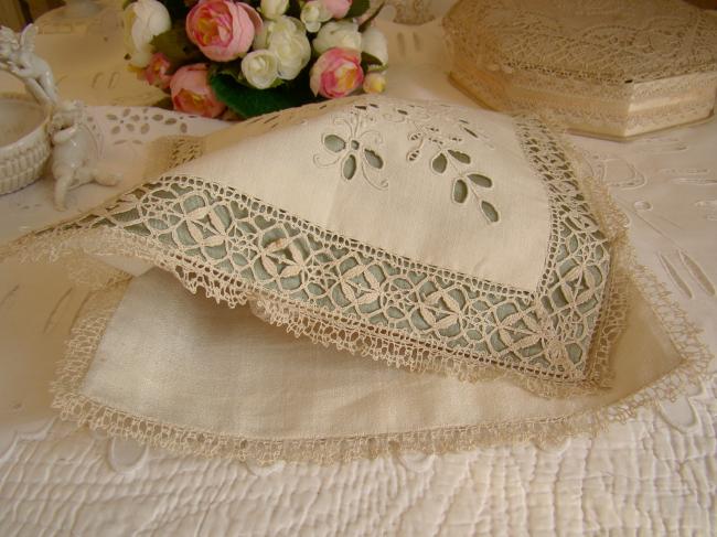 Merveilleuse pochette pour mouchoirs, broderie anglaise & dentelle fuseaux