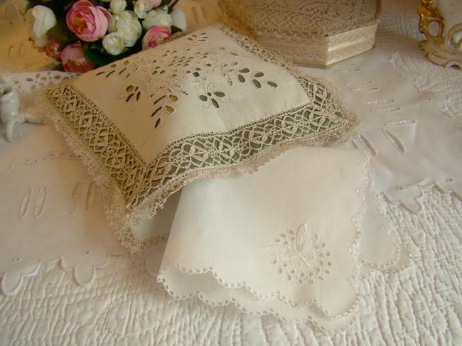 Merveilleuse pochette pour mouchoirs, broderie anglaise & dentelle fuseaux