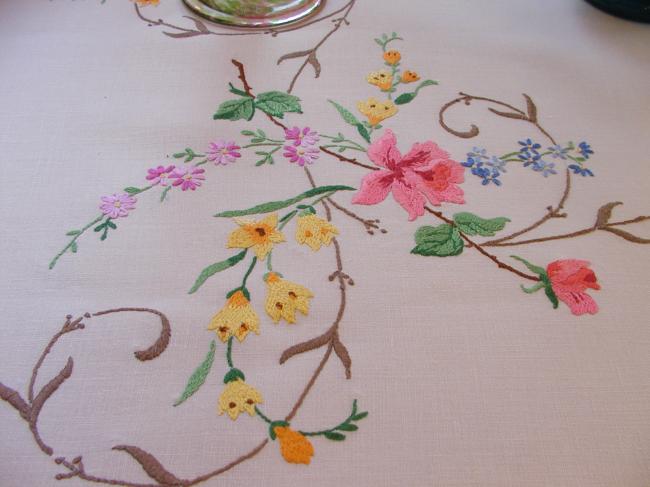 Striking tablecloth with hand-embroidered summer flowers and hand-done lace