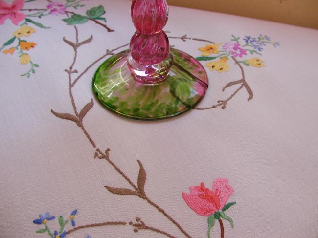 Somptuous tablecloth with hand-embroidered summer flowers and hand done lace