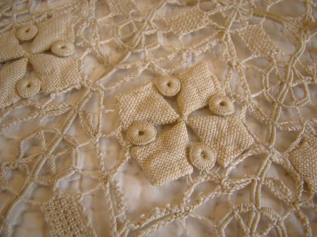 Sublime chemin de table fait en dentelle & crochet d'art au point de milan 1900