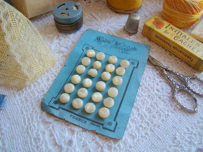 Carte ancienne 'Haute Nouveauté' 24 boutons boule, nacre, grain de riz 1900