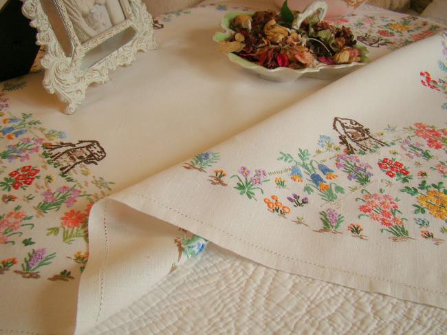 Adorable hand embroidered tablecloth with british garden, so many flowers !