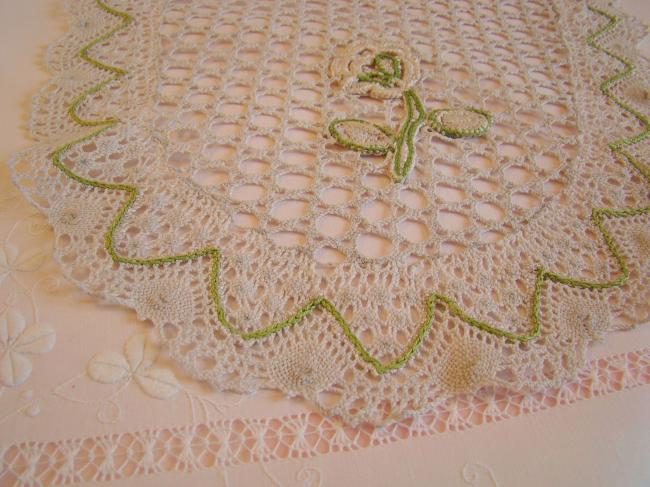 Original centre de table ovale en dentelle de fuseaux et crochet