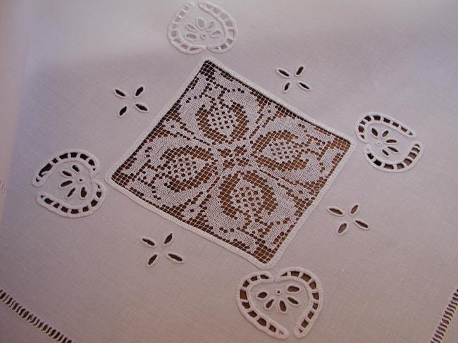 Wonderful tablecloth with Richelieu openwork and filet inserts