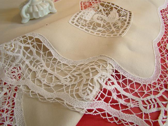 Splendeur de nappe en lin avec insertions de dentelle aux fuseaux et Venise