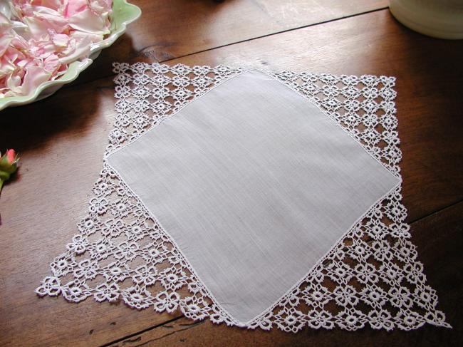 Superb handkerchief in fine batiste with chemical lace