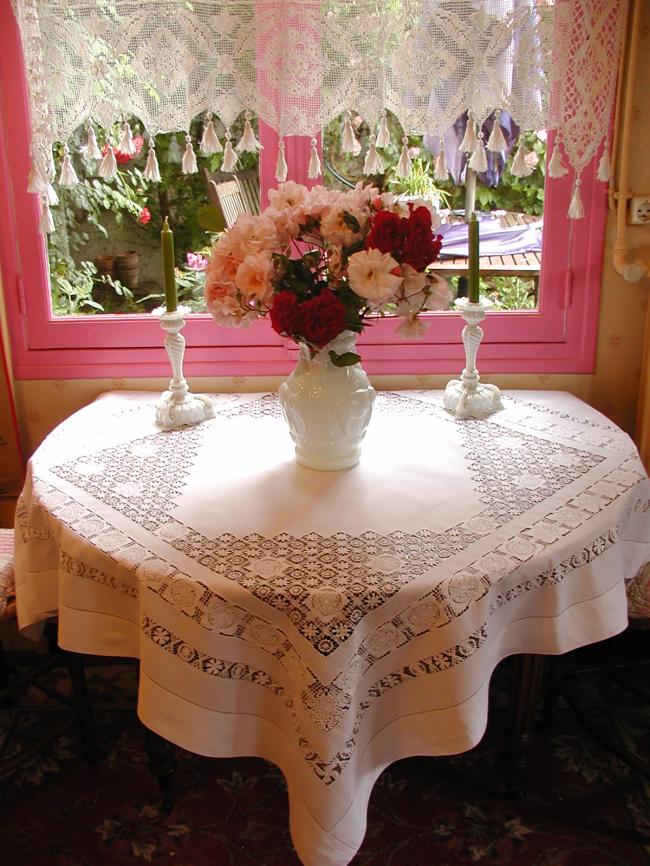 Superb tablecloth with Cilaos and Teneriffe drawn thread works