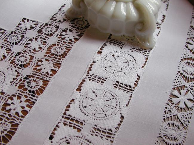 Superb tablecloth with Cilaos and Teneriffe drawn thread works