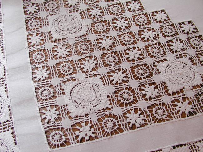 Superb tablecloth with Cilaos and Teneriffe drawn thread works