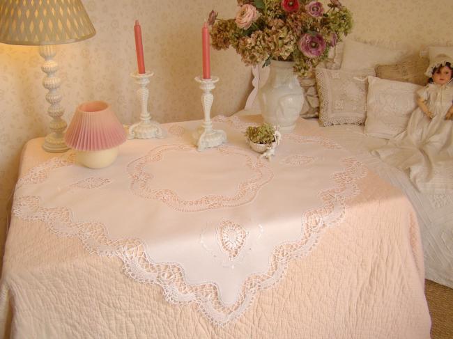 Merveilleuse nappe avec broderie blanche et dentelle de Cluny 1920