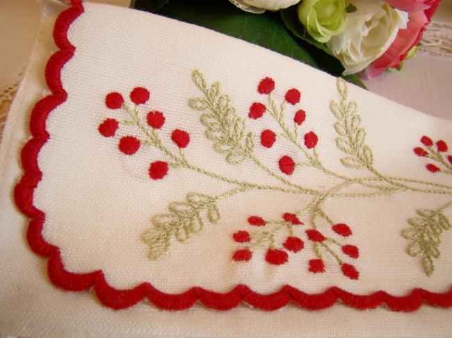 Charmante pochette range-serviette brodé de fleurs en broderie rouge