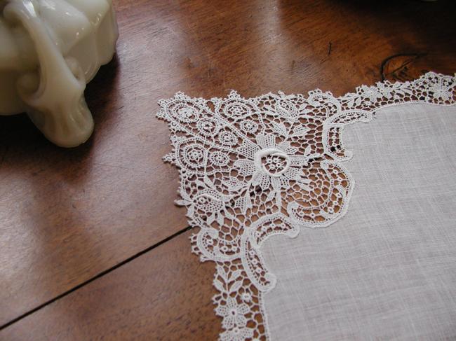 Splendid doily with very glamourous chemical lace 1900