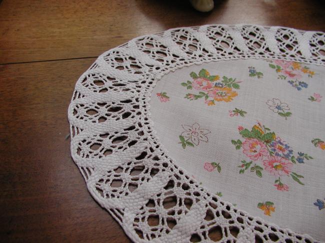 Adorable oval doily with Liberty flowered cotton and bobbin lace edging