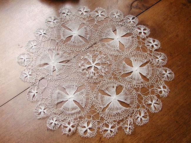 Gorgeous round doily in fine Nanduti lace