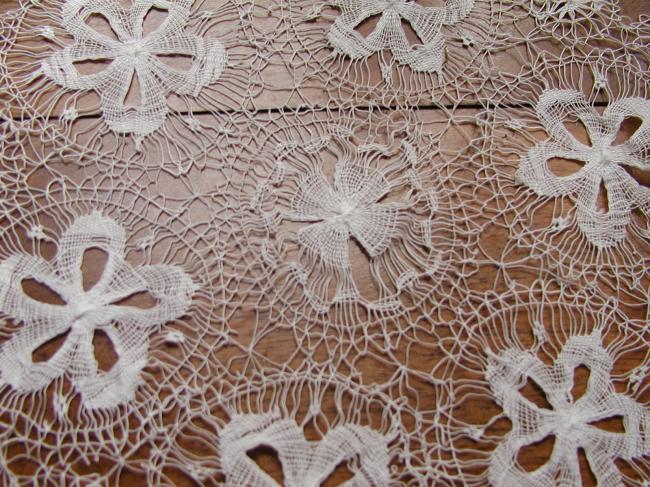 Superb round doily in white Nanduti lace